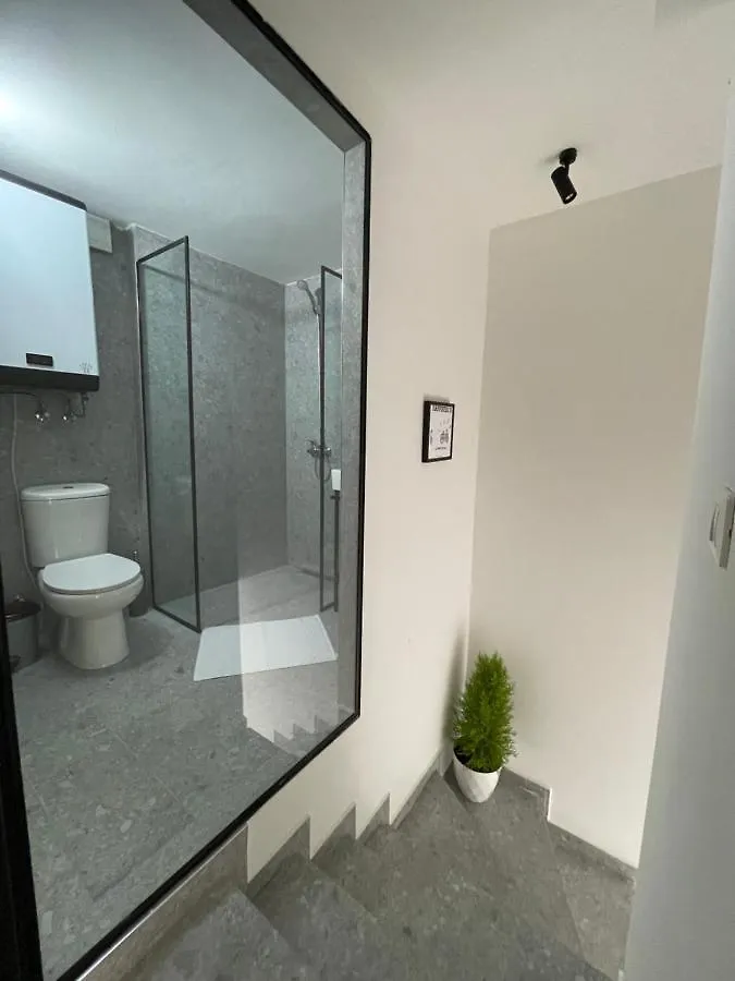 Vela Apartament 2 ساراندا شقة