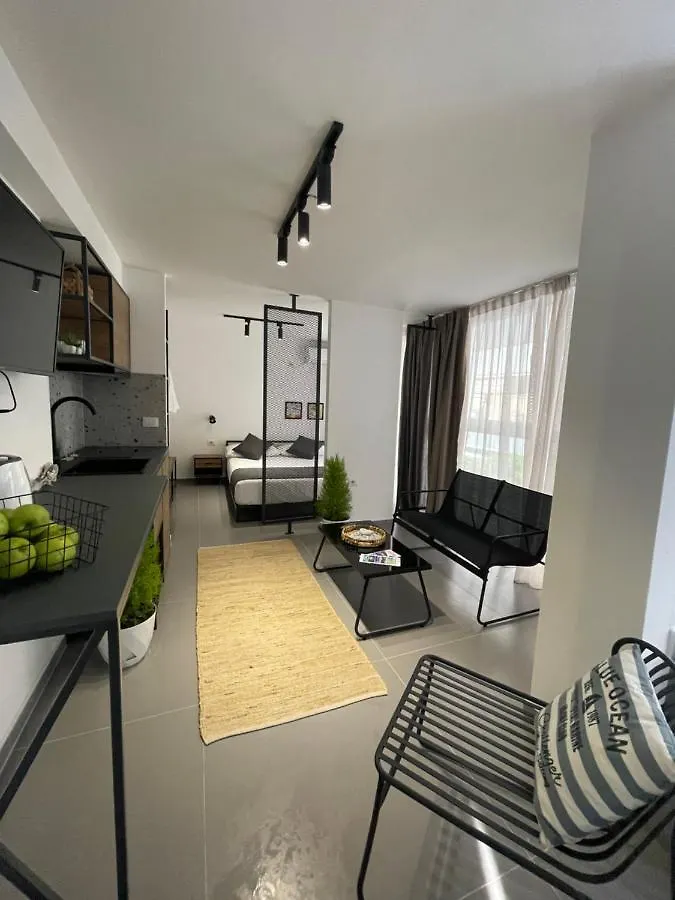 Vela Apartament 2 ساراندا شقة