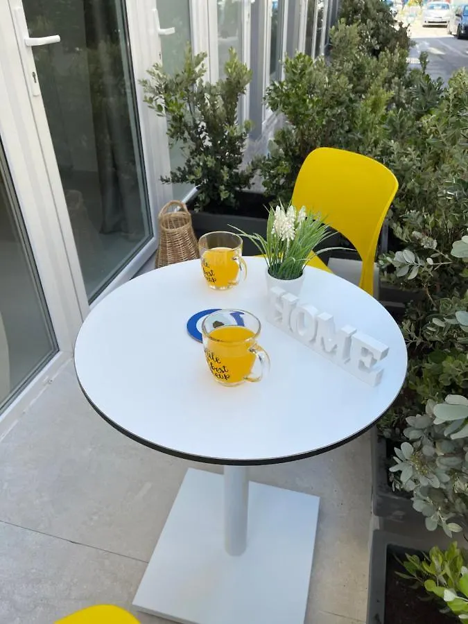 Vela Apartament 2 ساراندا